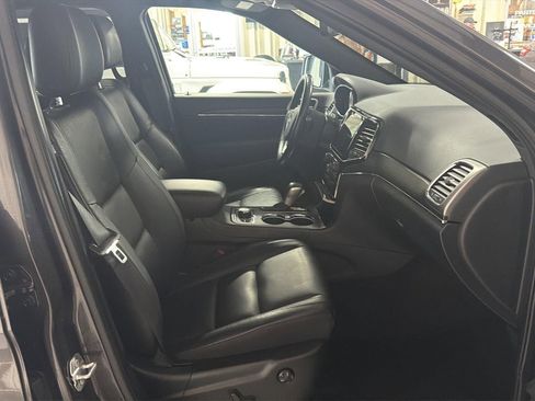 Used 2021 Jeep Grand Cherokee Limited w/ Trailer Tow Group IV image 16