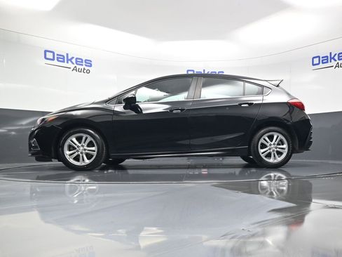 Used 2018 Chevrolet Cruze LT w/ Convenience Package image 38
