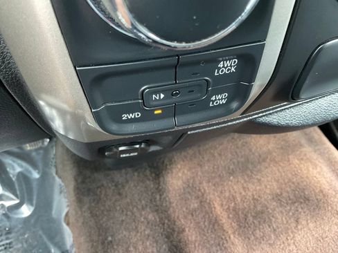 Used 2013 RAM 1500 Classic SLT w/ Premium Display Pkg AWD/4WD image 16