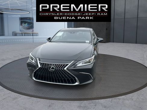 Used 2023 Lexus ES 250 w/ Premium Package image 3