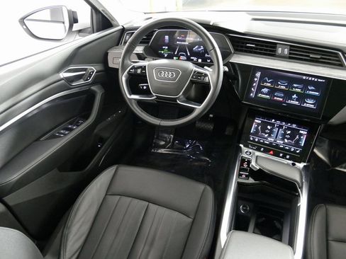 Used 2023 Audi e-tron Premium Plus image 24