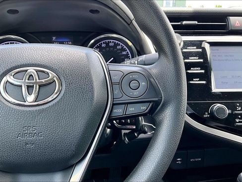 Used 2019 Toyota Camry LE FWD image 25