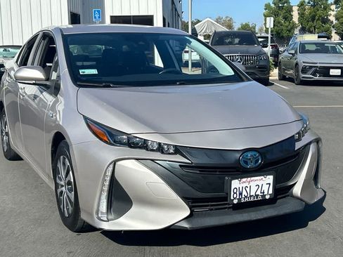 Used 2021 Toyota Prius Prime LE w/ Carpet Mat Package (TMS) FWD image 4