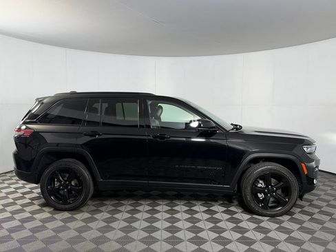 Certified 2023 Jeep Grand Cherokee Altitude AWD/4WD image 6