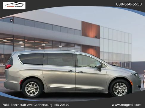 Used 2017 Chrysler Pacifica Touring-L FWD image 13