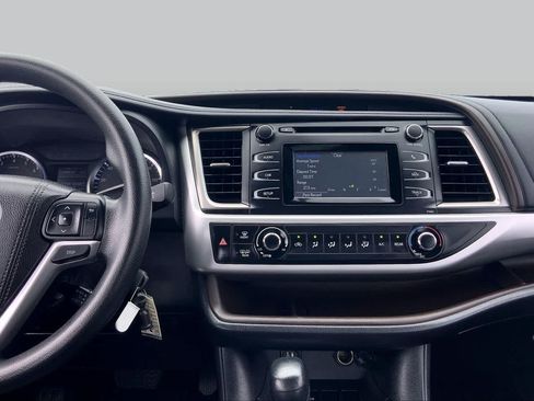 Used 2016 Toyota Highlander LE FWD image 7