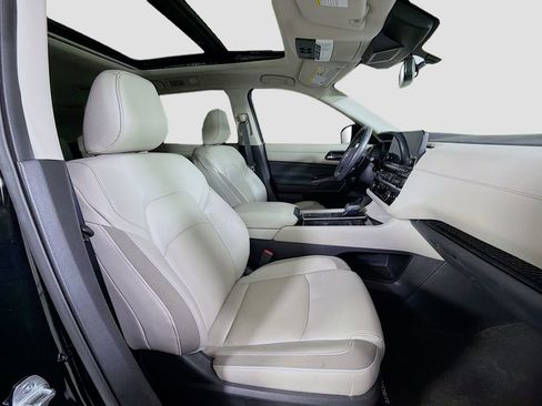 Used 2022 Nissan Pathfinder SL w/ SL Premium Package image 32