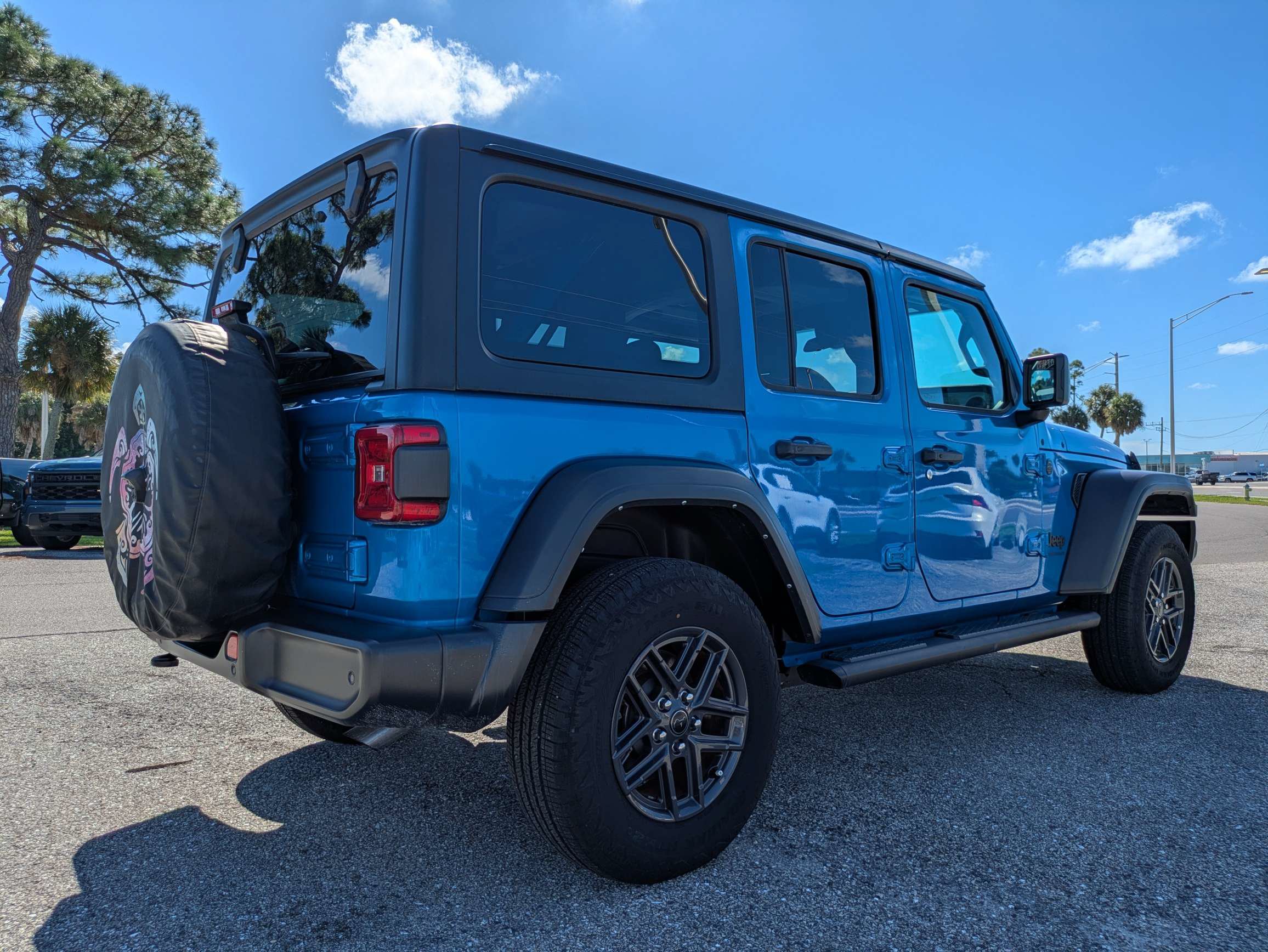 Used 2024 Jeep Wrangler Unlimited Sport AWD/4WD image 4
