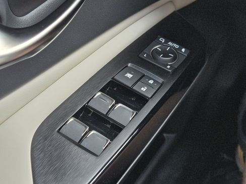 Used 2025 Lexus ES 350 w/ Premium Package FWD image 13