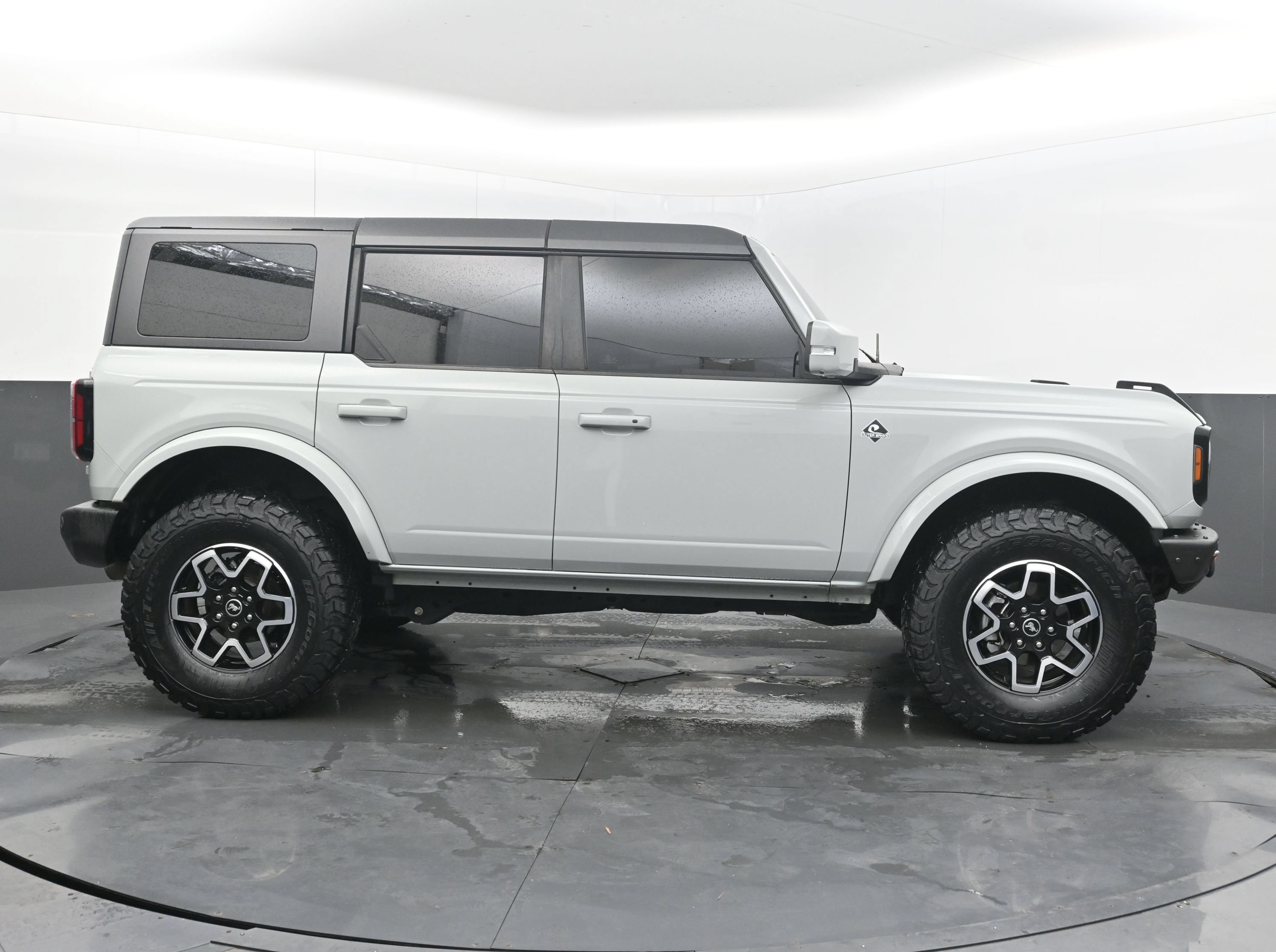 Used 2023 Ford Bronco Outer Banks AWD/4WD image 10