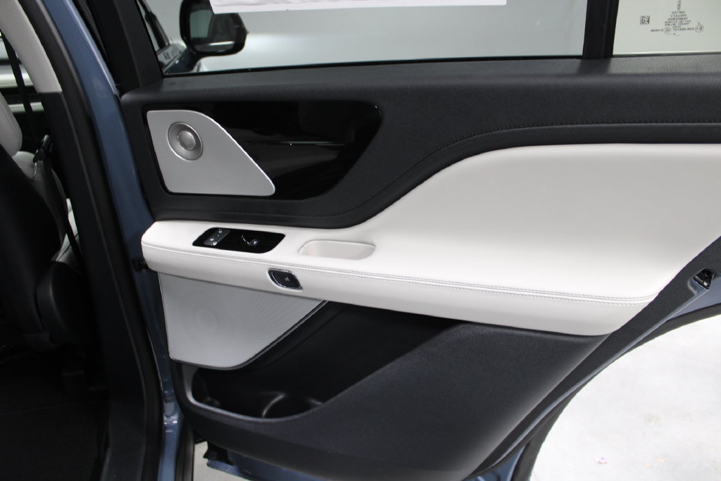 New 2027 Lincoln Aviator Reserve w/ Luxury Package AWD/4WD image 26