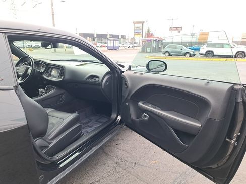 Used 2017 Dodge Challenger GT image 13