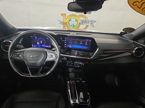 Certified 2025 Chevrolet Trax RS w/ Sunroof Package FWD image 13