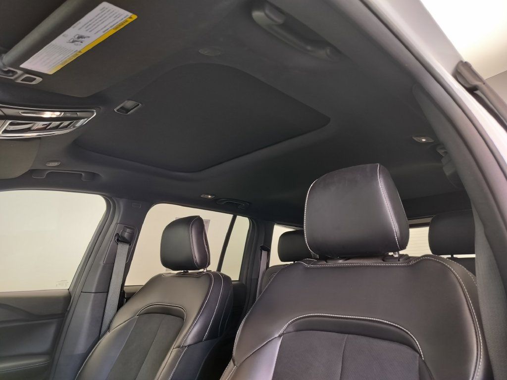 Used 2024 Jeep Grand Cherokee Altitude RWD image 10