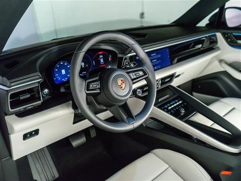 Used 2026 Porsche Macan Electric RWD image 4