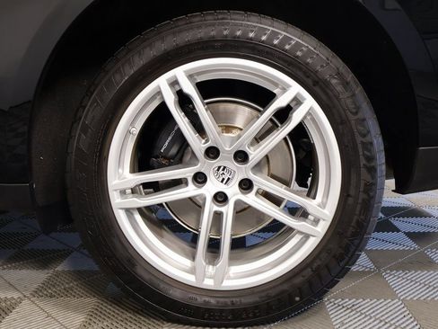 Used 2024 Porsche Macan AWD/4WD image 16