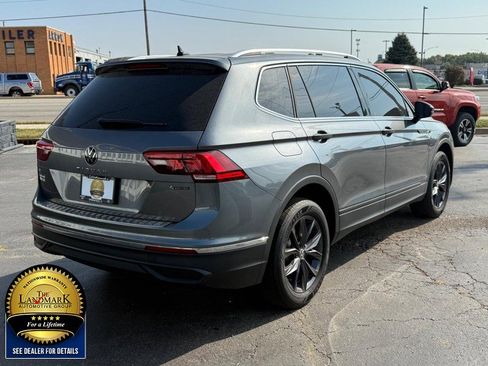Used 2022 Volkswagen Tiguan SE w/ Panoramic Sunroof Package image 5