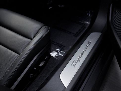 New 2025 Porsche Taycan 4S AWD/4WD image 32