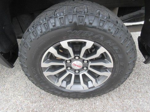 Used 2021 GMC Sierra 1500 AT4 w/ AT4 Value Package AWD/4WD image 11