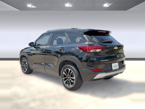 Certified 2024 Chevrolet TrailBlazer LT w/ Driver Confidence Package FWD image 3