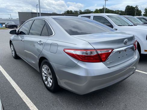 Used 2015 Toyota Camry LE FWD image 4