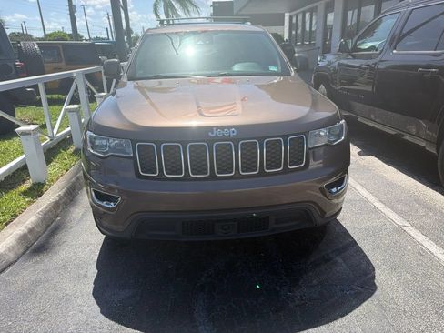 Used 2021 Jeep Grand Cherokee Laredo RWD image 2