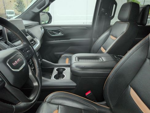 Used 2021 GMC Yukon XL AT4 w/ AT4 Premium Plus Package AWD/4WD image 7