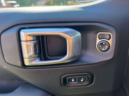 Used 2023 Jeep Gladiator Rubicon AWD/4WD image 25