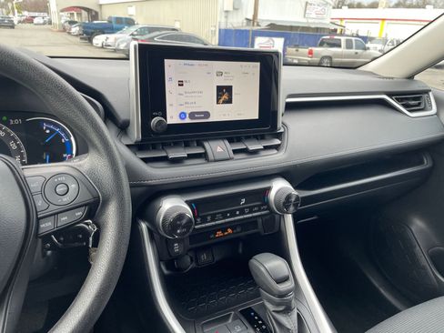 Used 2025 Toyota RAV4 LE image 18