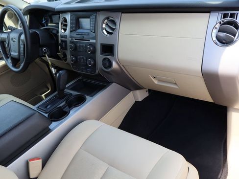 Used 2016 Ford Expedition XLT image 29