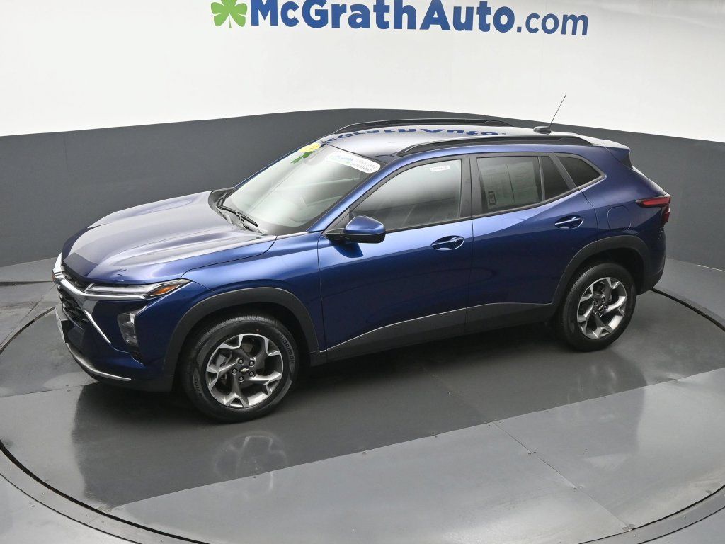 Used 2024 Chevrolet Trax LT w/ Driver Confidence Package FWD image 22