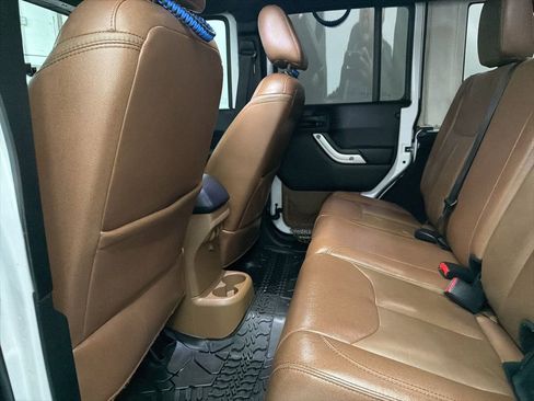 Used 2017 Jeep Wrangler Unlimited Sahara w/ Connectivity Group image 20