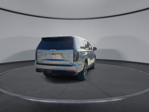 Used 2023 Cadillac Escalade ESV Sport Platinum w/ Heavy-Duty Trailer Package AWD/4WD image 8