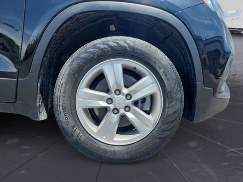 Used 2022 Chevrolet Trax LS w/ Tint and Cruise Package AWD/4WD image 9