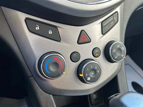 Used 2017 Chevrolet Sonic LT image 24