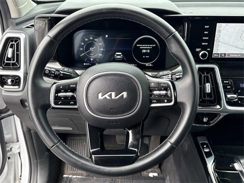 Used 2023 Kia Sorento SX image 19