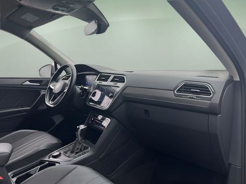 Used 2023 Volkswagen Tiguan SE image 24