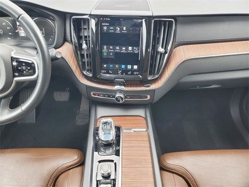 Used 2020 Volvo XC60 T8 Inscription image 32
