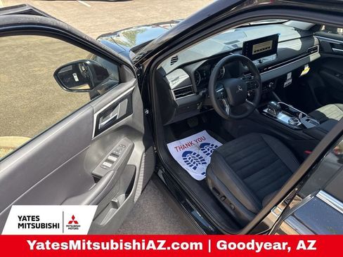 New 2026 Mitsubishi Outlander SE FWD image 6