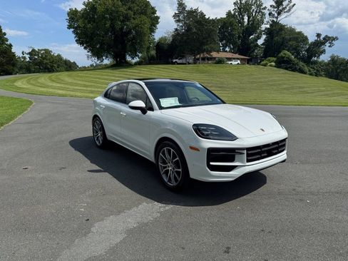 New 2025 Porsche Cayenne Coupe image 9