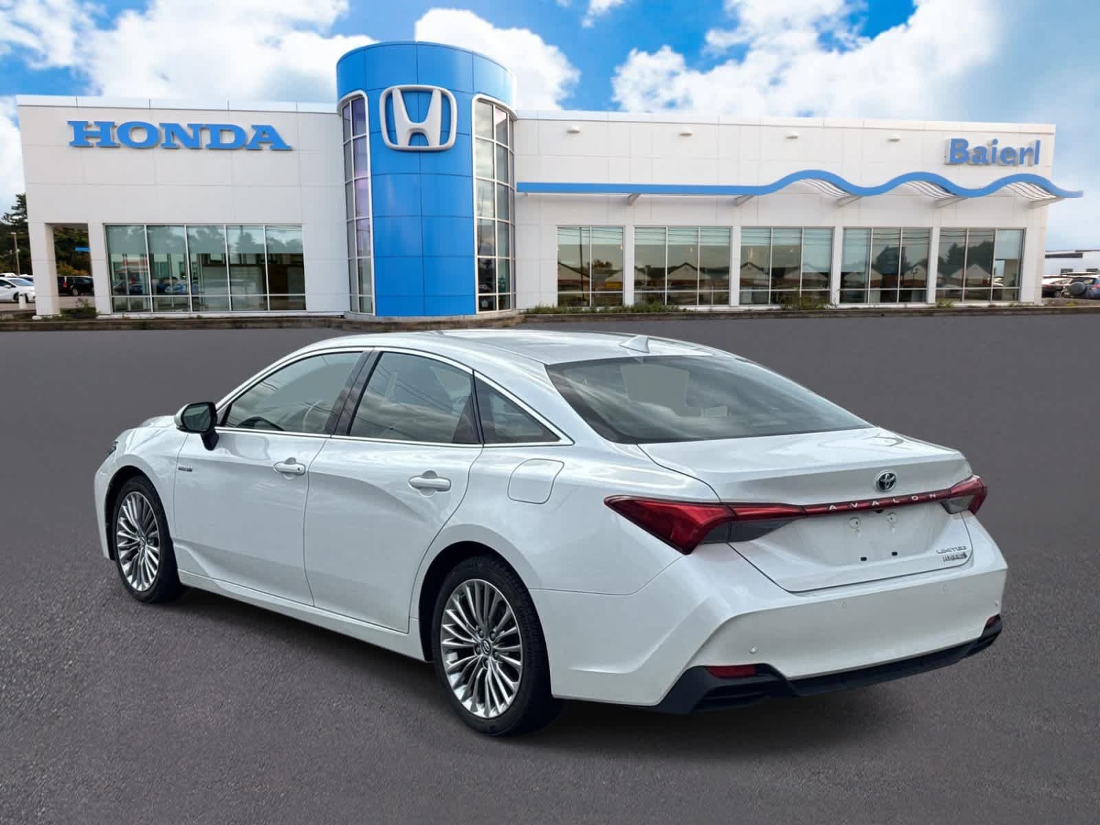 Used 2019 Toyota Avalon Limited w/ Advanced Safety Package FWD image 3