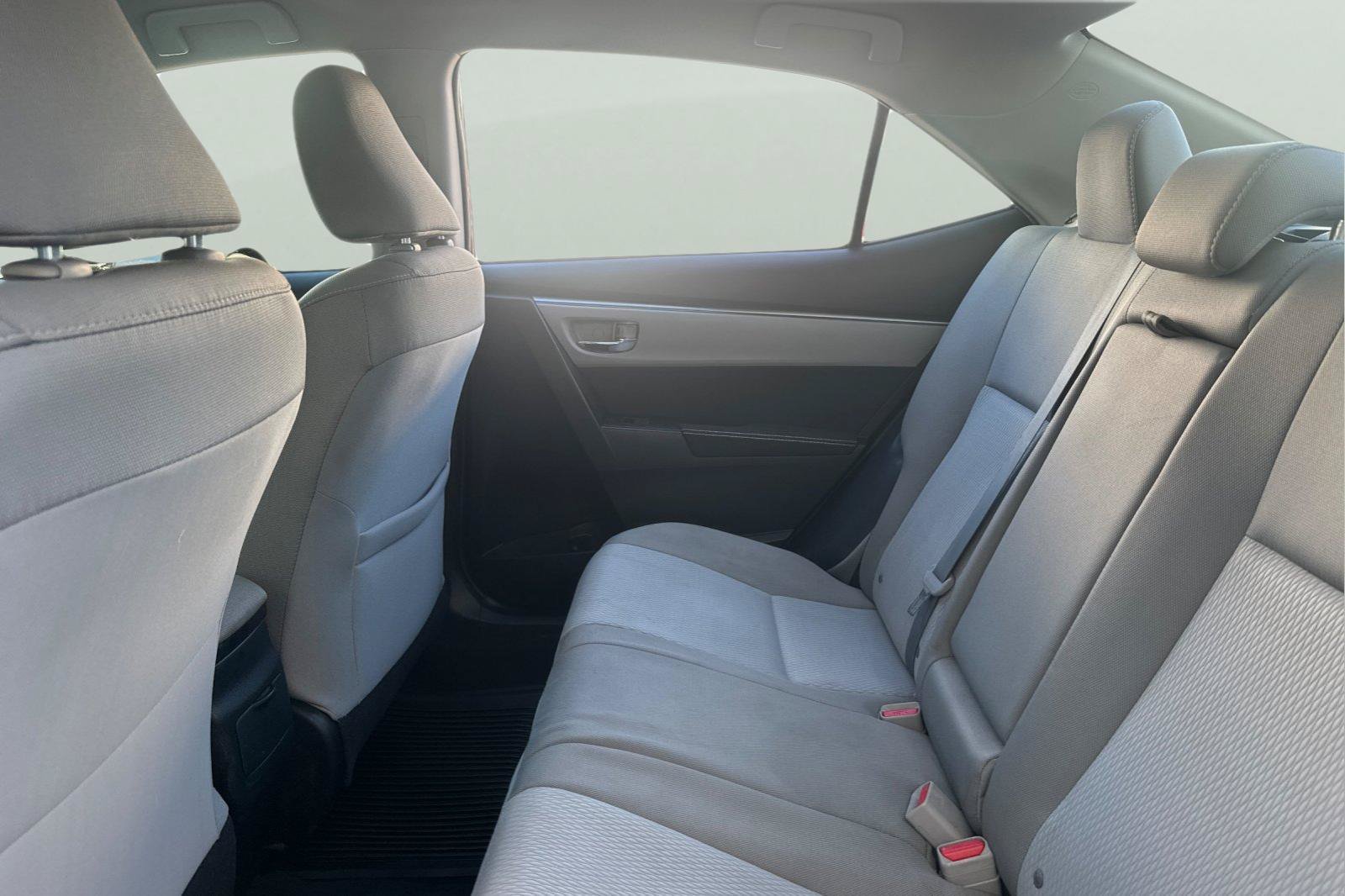 Used 2016 Toyota Corolla LE FWD image 6