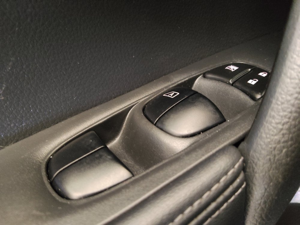 Used 2018 Nissan Rogue S AWD/4WD image 27