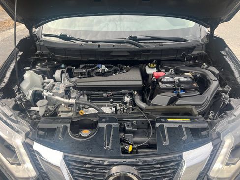 Used 2019 Nissan Rogue SV image 16