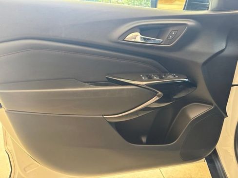 Used 2024 Chevrolet Trax RS w/ Sunroof Package FWD image 11