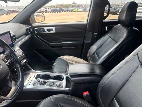 Used 2020 Ford Explorer XLT w/ Equipment Group 202A AWD/4WD image 45