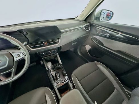 Used 2025 Chevrolet TrailBlazer LT AWD/4WD image 11