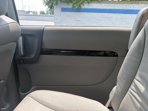 Used 2014 Kia Sedona EX FWD image 25