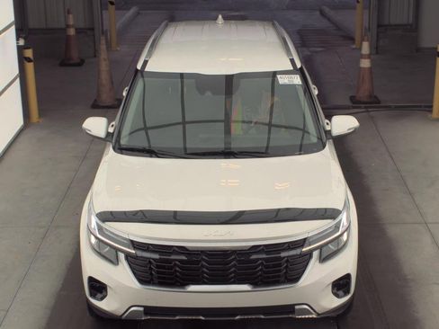 Used 2025 Kia Seltos S image 2