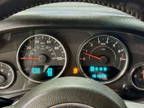 Used 2013 Jeep Wrangler Unlimited Sahara w/ Connectivity Group AWD/4WD image 11